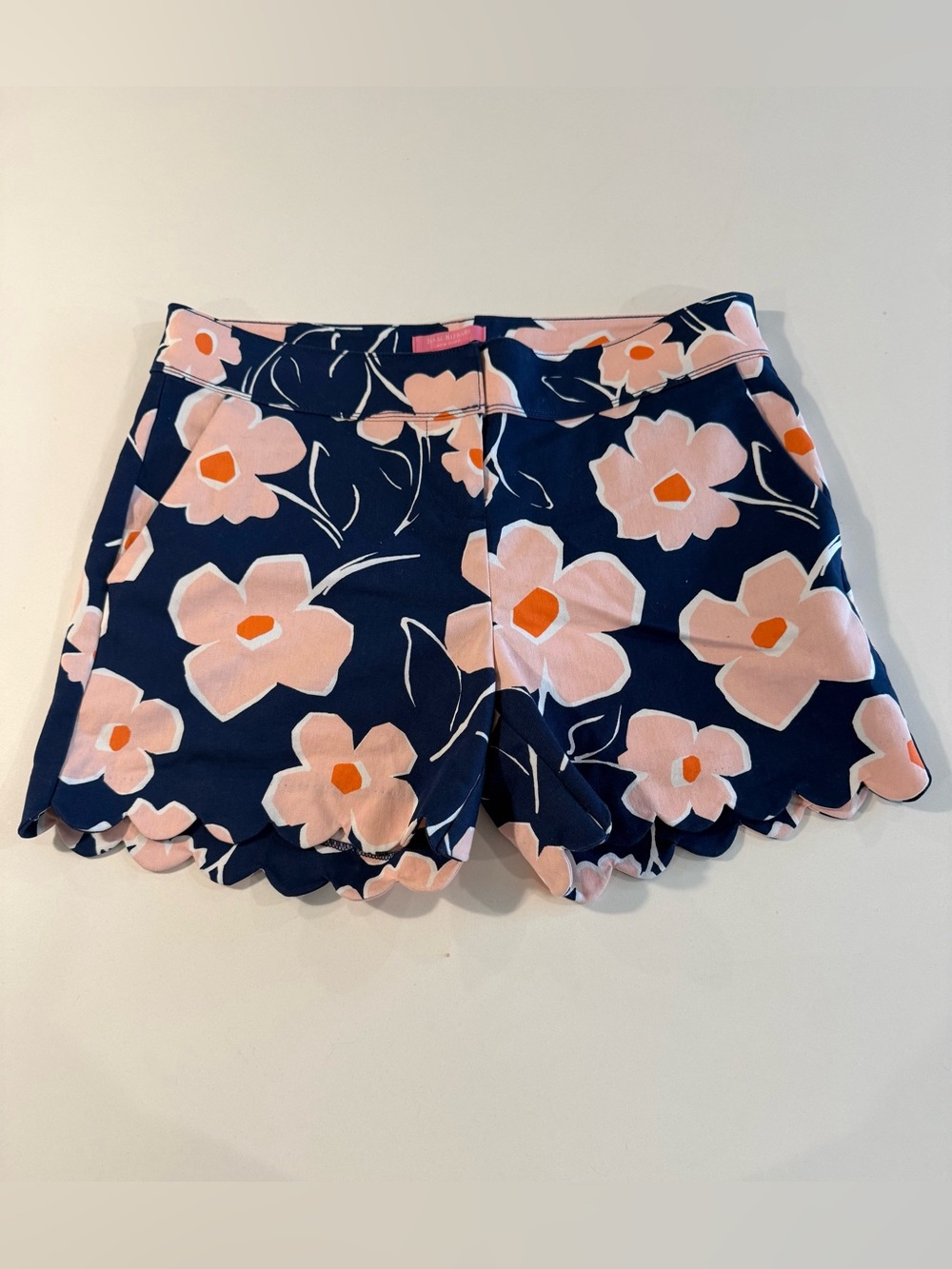 Isaac Mizrahi New York shorts, women's Blue Pink Flowers Scalloped Hem Size 8
